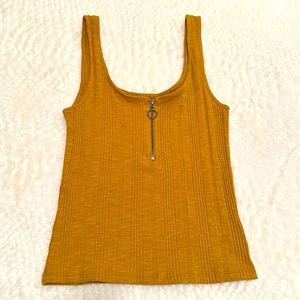 Aeropostale top size M.